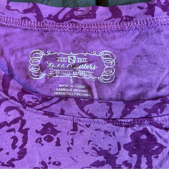 Cool patterned tshirt - Picture 2 of 3